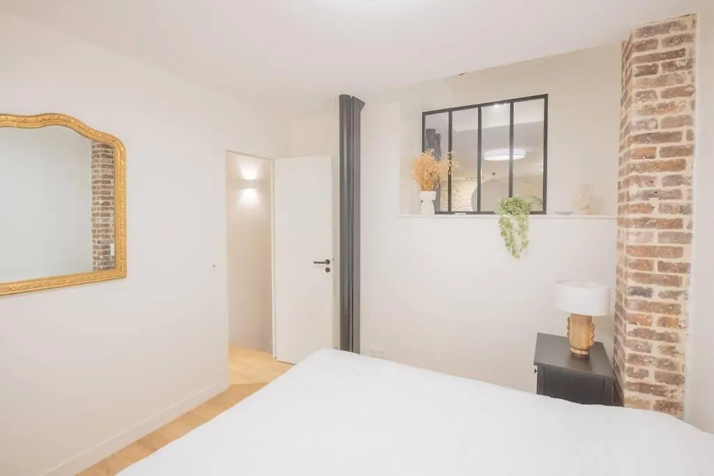 Part Of Saint-germain-des Pres / 3 Bedrooms Apartment Paris