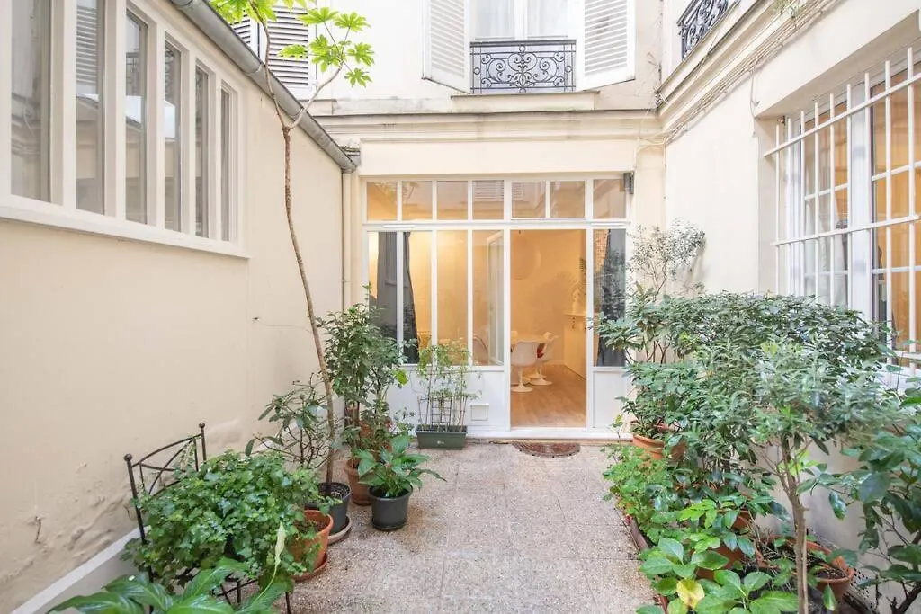 Part Of Saint-germain-des Pres / 3 Bedrooms