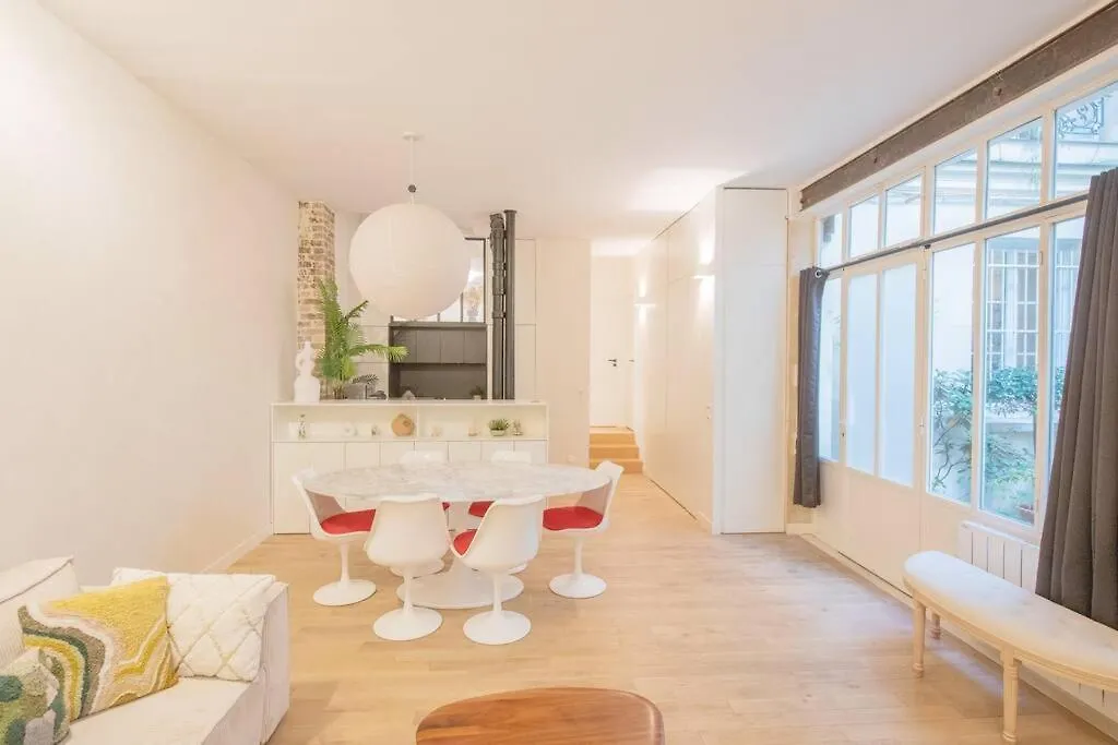 Part Of Saint-germain-des Pres / 3 Bedrooms Apartment