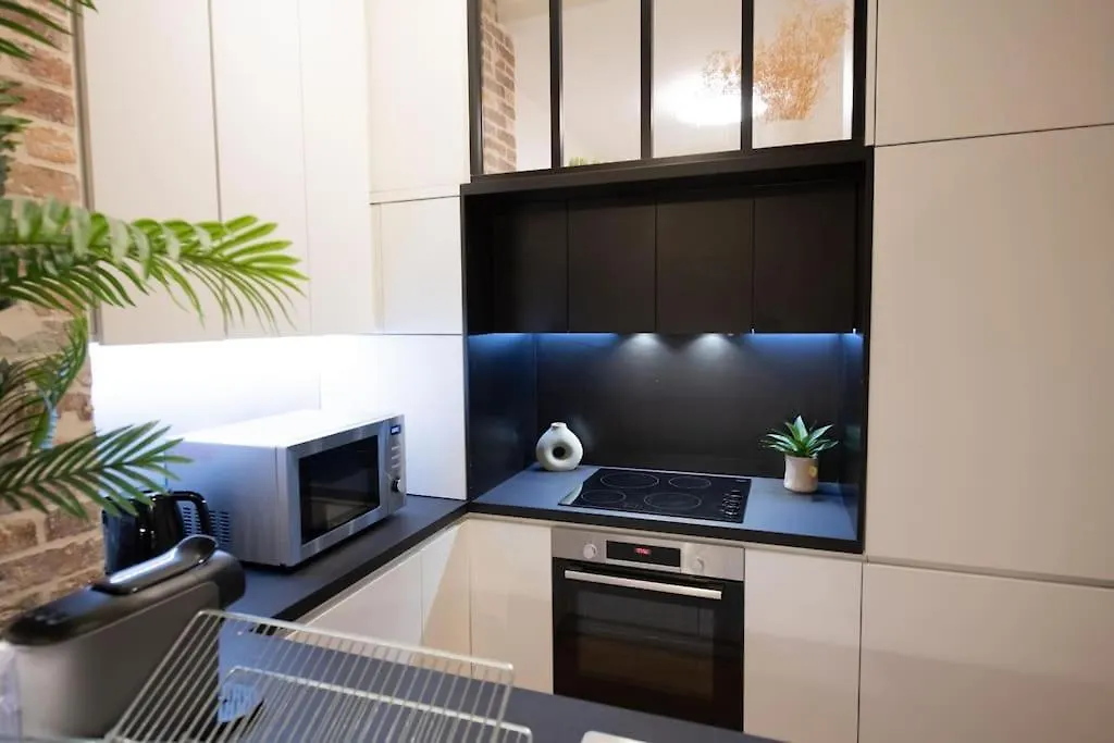 Part Of Saint-germain-des Pres / 3 Bedrooms Apartment *