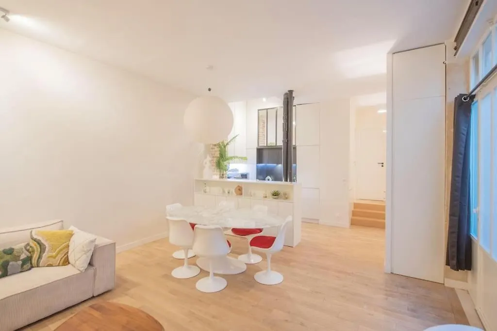 Apartment Part Of Saint-germain-des Pres / 3 Bedrooms *