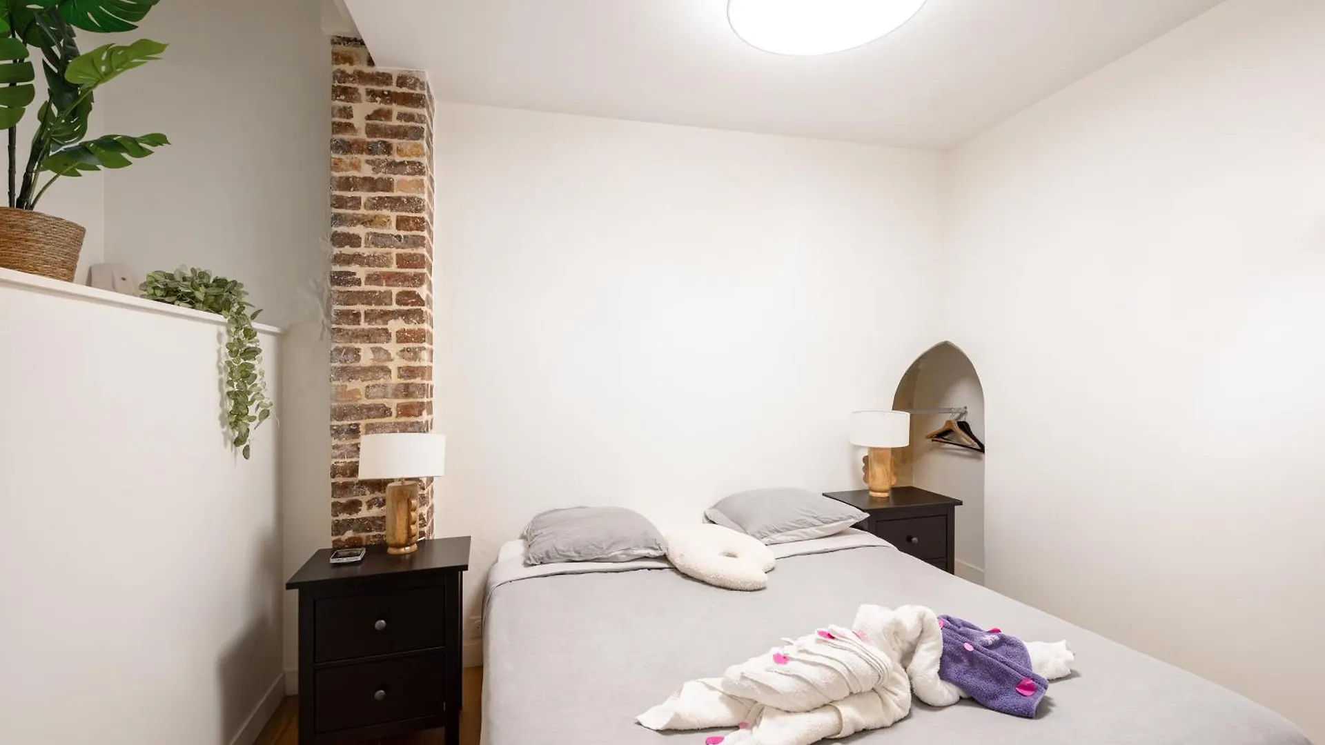 Part Of Saint-germain-des Pres / 3 Bedrooms * Paris