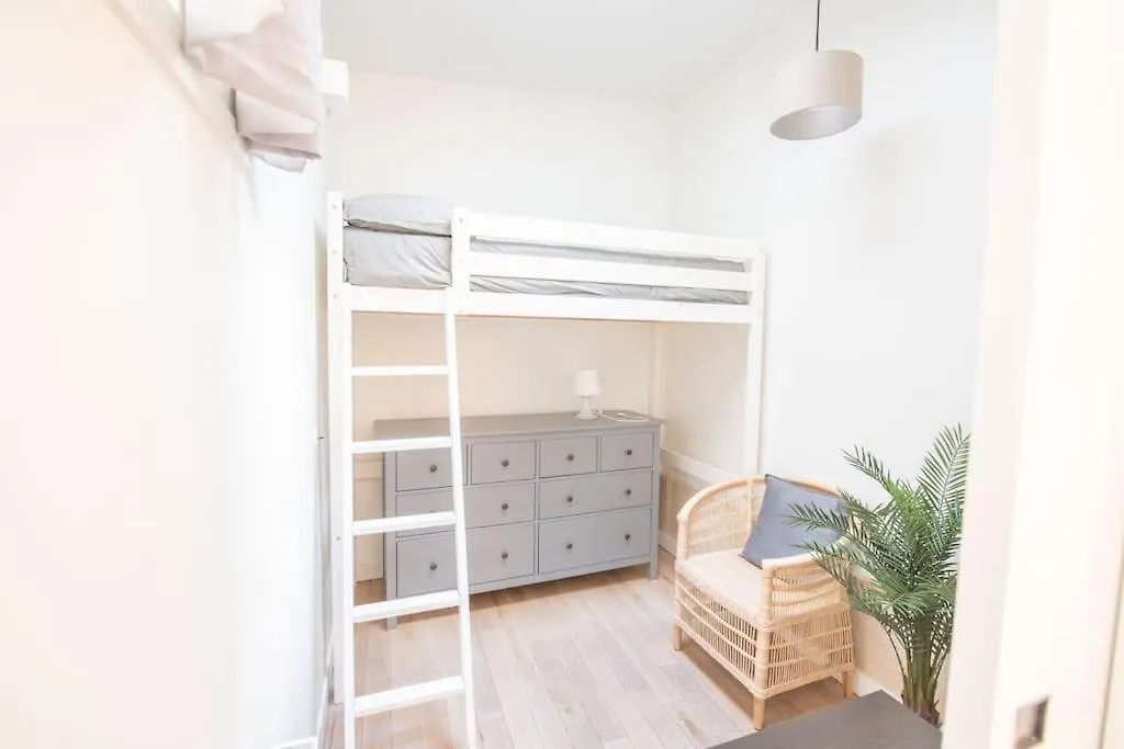Part Of Saint-germain-des Pres / 3 Bedrooms 아파트 파리